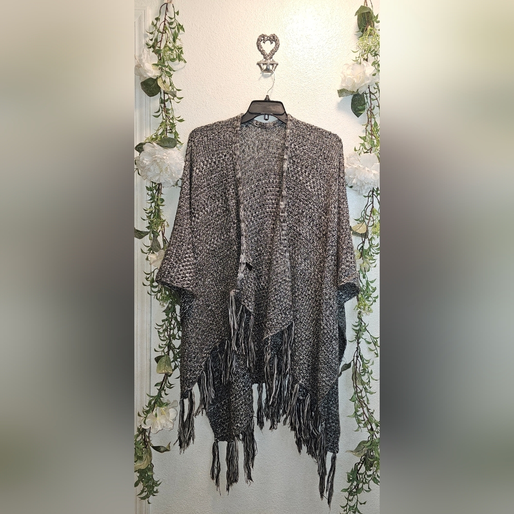 Shawl black,white and gray
